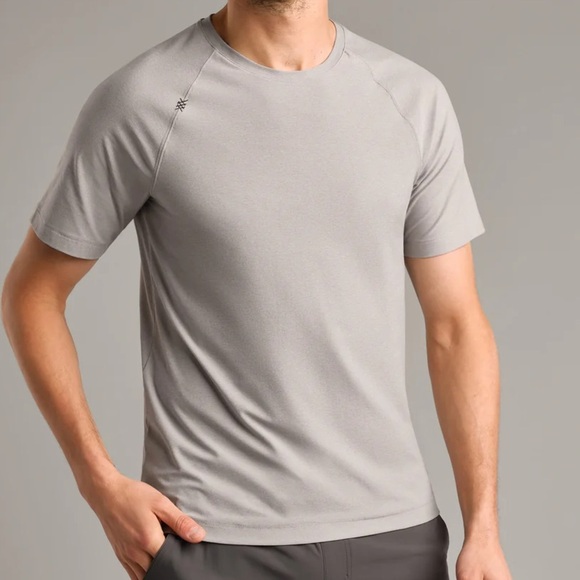 Rhone Reign Short Sleeve Tee Soft Sweat-Wicking NWT Heather Gray - Picture 1 of 7